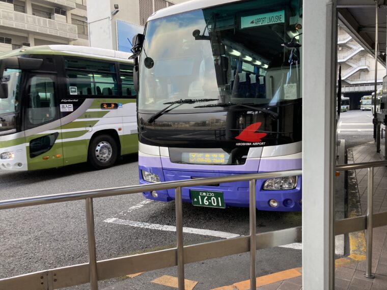 バスセンタで停車してる広島空港リムジンバス