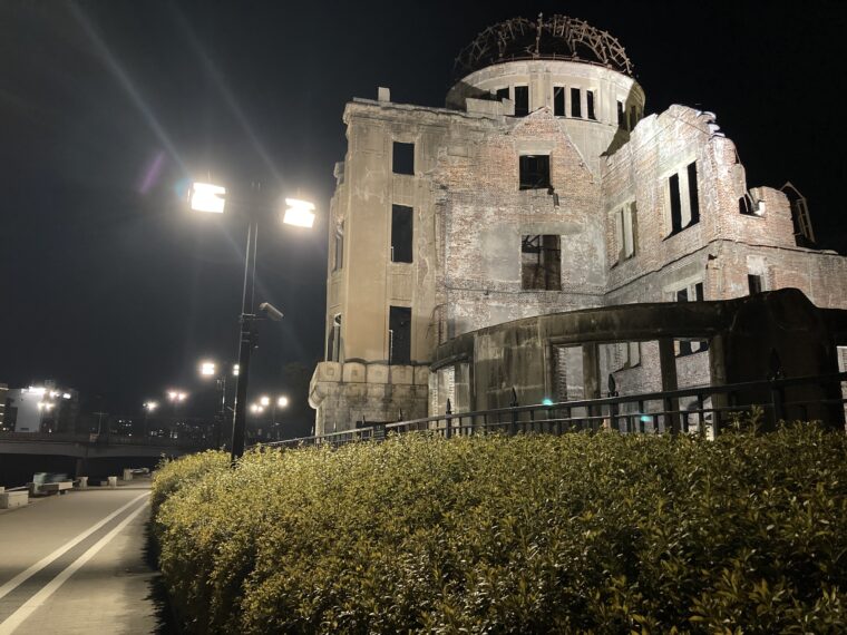 夜の広島原爆ドーム
