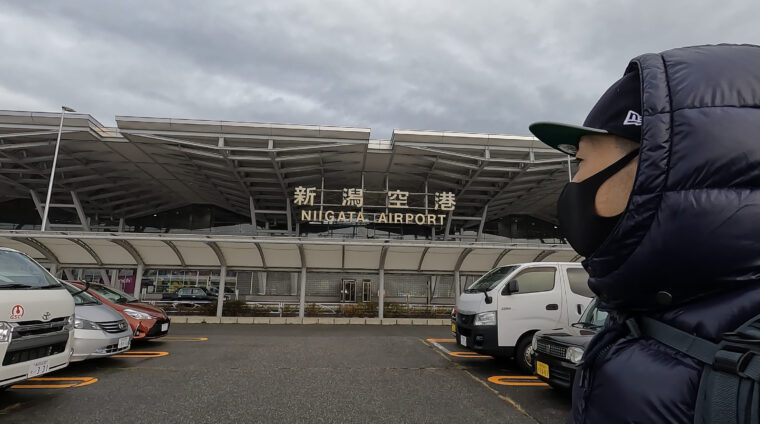 駐車場から撮影した新潟空港