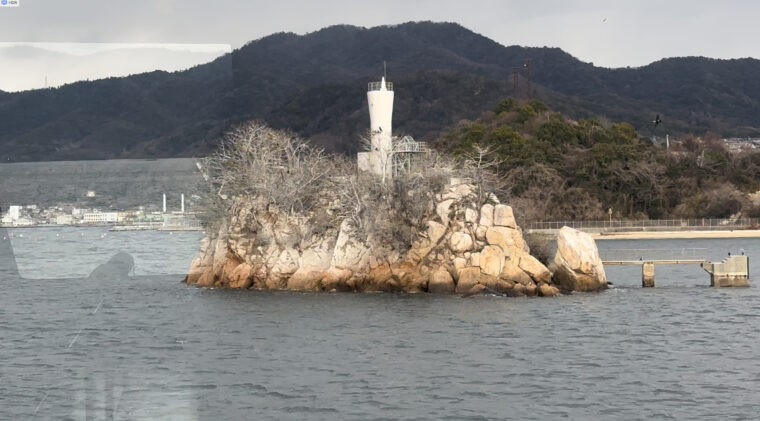 シーパセオ2から撮影した小麗女島灯台