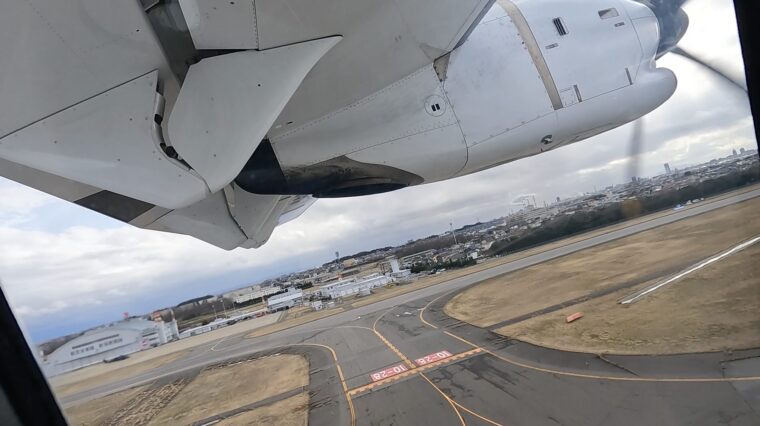 あっという間に新潟空港を離陸していくトキエア