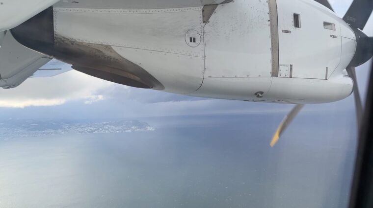 石狩湾上空を旋回するトキエアのATR72-600