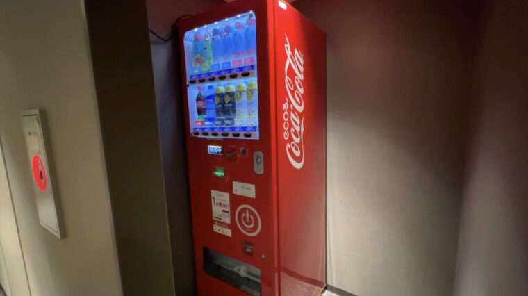 9階にあるコカ・コーラの自動販売機