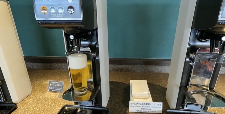 羽田空港サクララウンジのビールサーバー