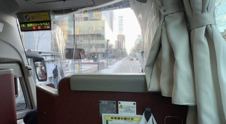 札幌駅前を出発したばかりのドリーミントオホーツク号